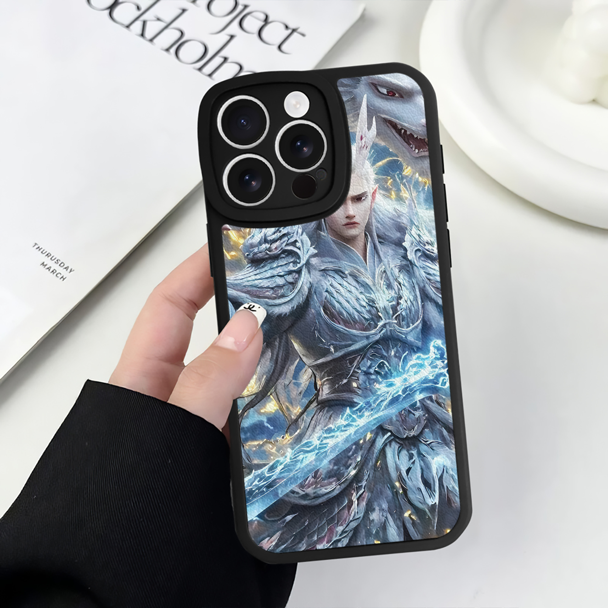 （画像用） Ne Zha 2 ナタ 魔童の大暴れ 【iPhone 16シリーズ対応】シリコンスマホケース（レザー調） 材質：シリコン